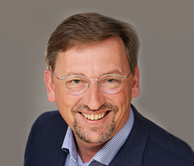 Portrait Univ.-Prof. Dr. Dipl.-Ing (Univ.) Hoffmann bei targolearn